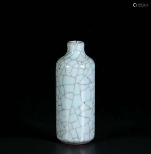 Ge Glazed Porcelain Snuff Bottle
