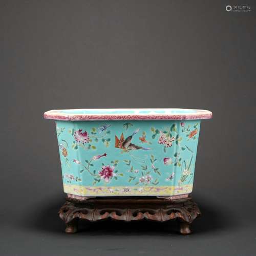 Famille Rose Porcelain Flowerpot