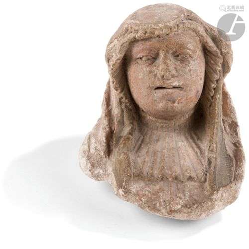 Tête de Vierge ou de Sainte femme en pierre calcaire sculpté...