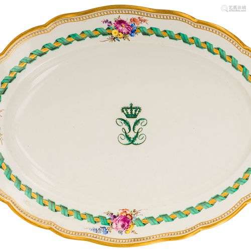 MeissenPlat ovale en porcelaine à bord contourné à décor pol...