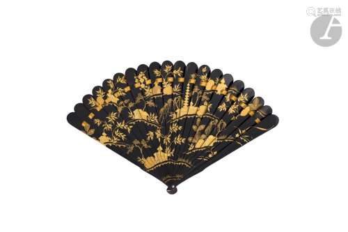 Pagode dorée, Chine, XIXe siècleÉventail de type brisé en ba...
