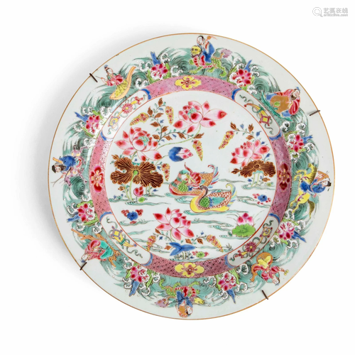 FAMILLE ROSE 'MANDARIN DUCK' CHARGER QING DYNASTY,