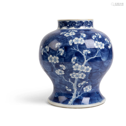 BLUE AND WHITE 'CRACKED ICE AND PRUNUS' VASE QING