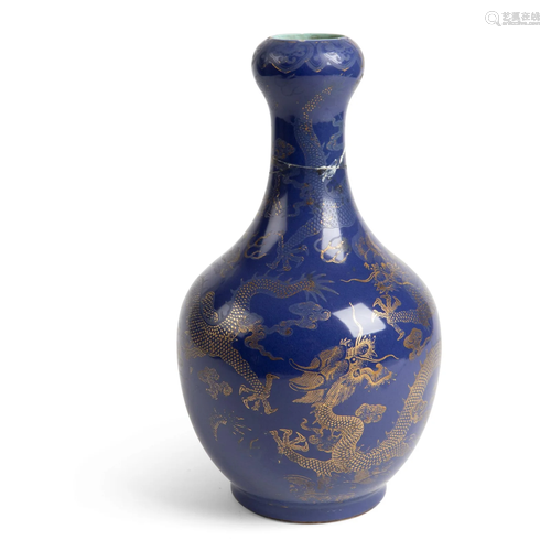 GILT-DECORATED BLUE-GLAZED 'DRAGON' GARLIC-HEAD VASE