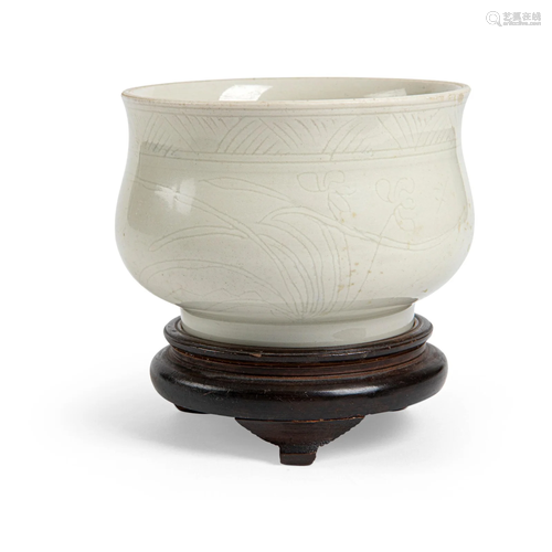 WHITE-GLAZED CARVED 'DAFFODILL' INCENSE BURNER QING