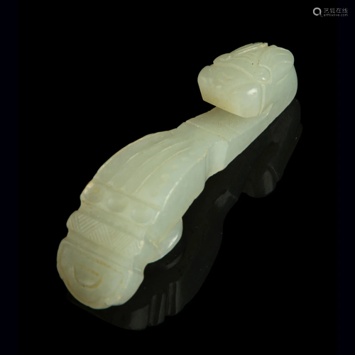 SMALL PALE CELADON JADE 'QIN' BELT HOOK QING DYNASTY,