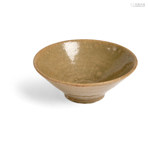 YUE WARE CELADON BOWL TANG DYNASTY, 9TH-10TH CENTURY