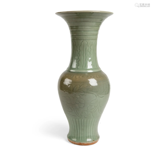 LONGQUAN CELADON-GLAZED YEN YEN VASE YUAN TO M…