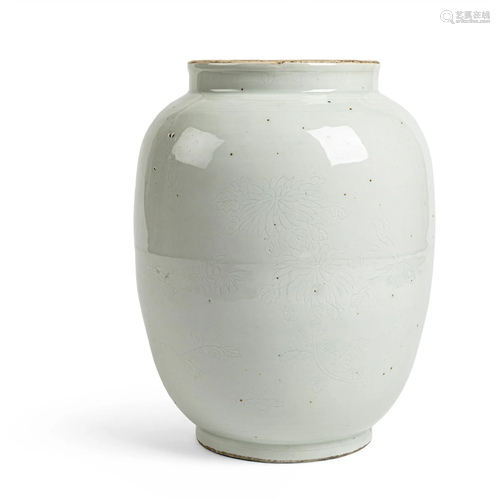 WHITE-GLAZED INCISED VASE LATE MING-EARLY QING DYNASTY,