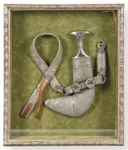 Khanjar omani in silver S. XIX. Framed. Symbolic weapon used...