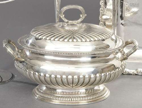 Spanish 1st Law punched silver tureen. With gallonized decor...