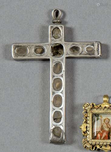 Spanish silver reliquary pectoral cross S. XVII. With severa...