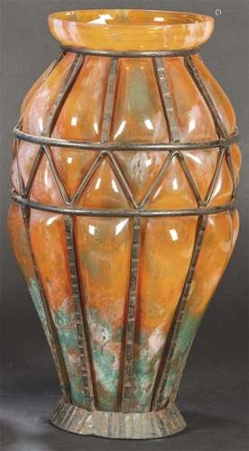 Orange glass vase with iron frame, Daum type. Height: 37 cms...