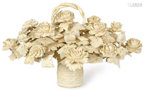 Ivory carved flower basket, Canton Qing Dynasty, ff. S. XIX ...