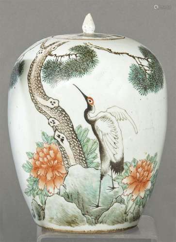 Vase with lid in Chinese porcelain with Green Family enamels...