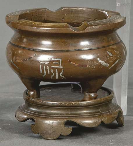 Chinese tripod censer in patinated bronze with silver inlay,...
