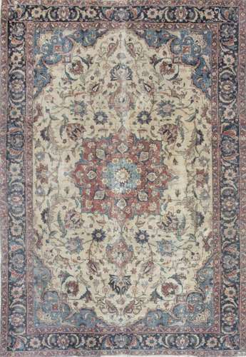Persian wool carpet type Ghon pp. S. XX. With decoration of ...