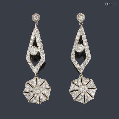 Long earrings with diamonds of approx. 5.20 ct in …