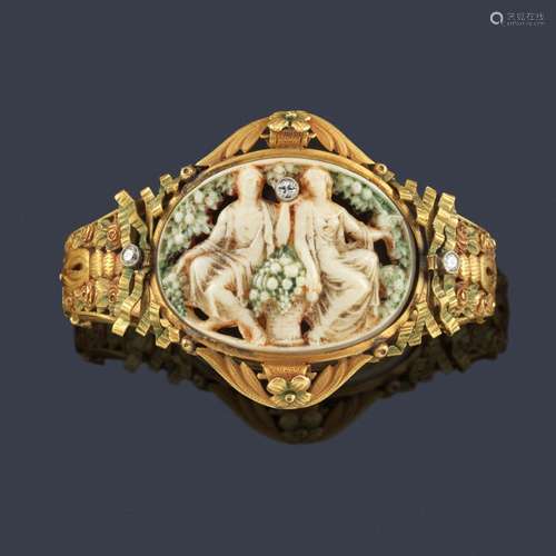 Noucentista' bracelet with a medallion representin…