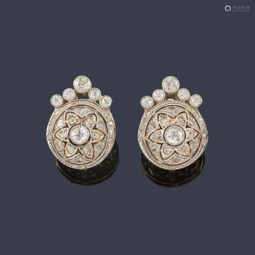 Short earrings with old cut and rose diamonds of a…