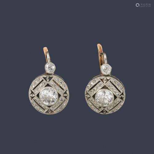 Short earrings with a pair of old-cut diamonds of …