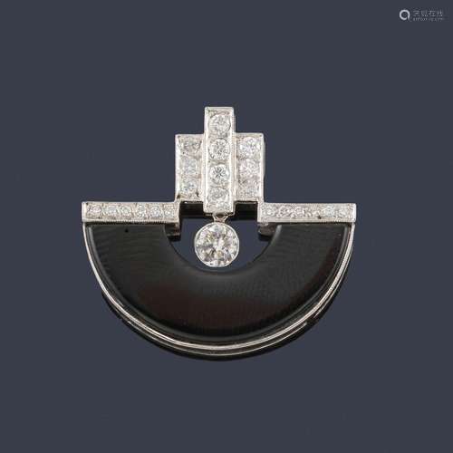 Art deco pendant with diamonds and onyx in platinu…