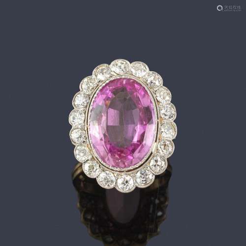 Ring with spinel 'Rose of France' oval cut with a ...