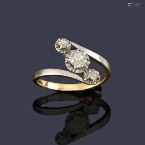 Ring with three antique-cut diamonds in an 'illusi…