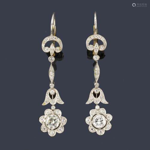 Long earrings with diamonds of approx. 2.50 ct in …