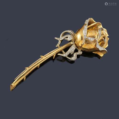 Brooch with rose design in 18K yellow gold enriche…