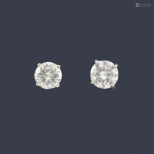 Diamond earrings of approx. 0.94 ct and 1.07 ct, i…