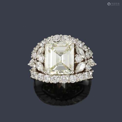 Important ring with a large rectangular-shaped dia…