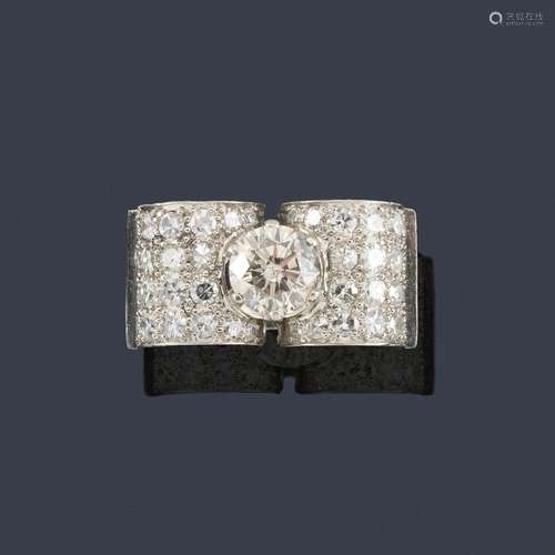 Wide ring with diamonds of approx. 3.56 ct in tota…