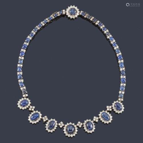 Necklace with cabochon cut sapphires of approx. 48…