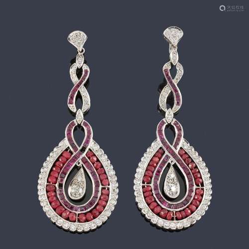 Long earrings with brilliant-cut diamonds of appro…