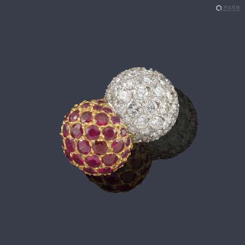 Ring with double spherical motif with pavé diamond…