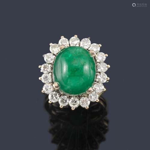 Ring with emerald in cabochon approx. 9.34 ct with…