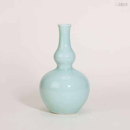 二十世纪 粉青釉葫芦瓶