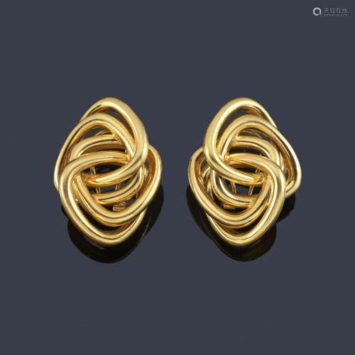 Short earrings with a knot design in 18K yellow go…