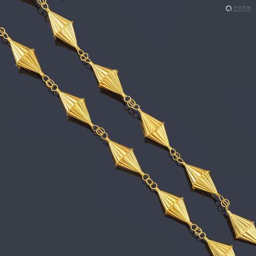 Long necklace with ribbed conical motifs in 18K ye…