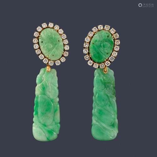 Long jade and brilliant earrings of approx. 1.80 c…