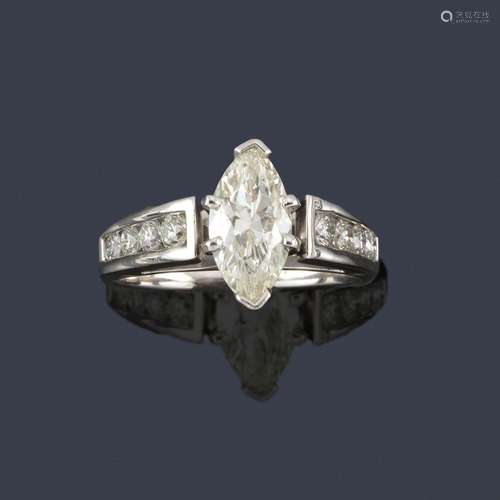 Diamond ring with 1.35 ct marquis cut diamond and …