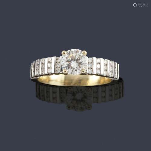 Ring with central brilliant of approx. 0.80 ct wit…