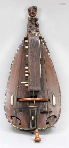 Vielle à roue, probablement France, vers 1880. Bois divers, ...