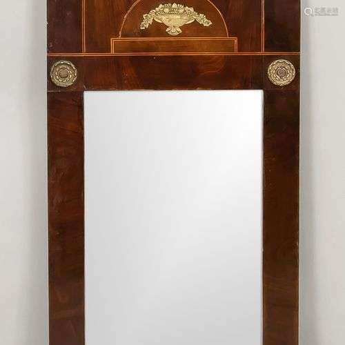 Miroir pilier de style Empire, fin du XIXe siècle, placage d...