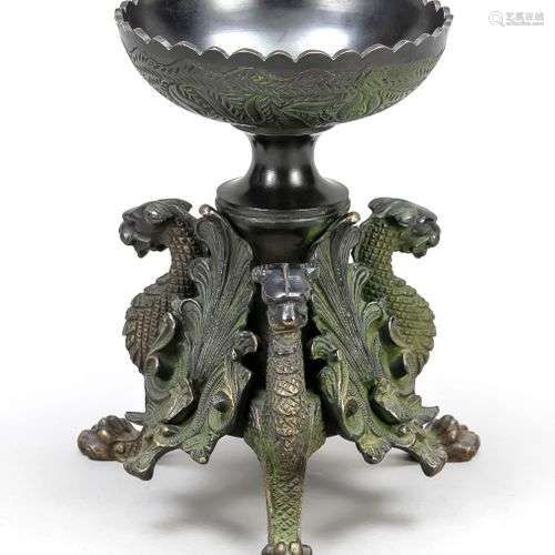 Centre de table, XXe siècle, en bronze. Coupe arrondie et or...