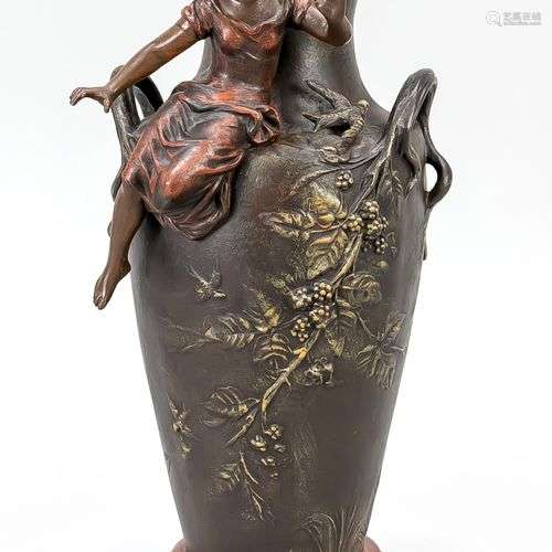 Vase figuratif, 19e/20e siècle, fonte de métal bronzé, signé...