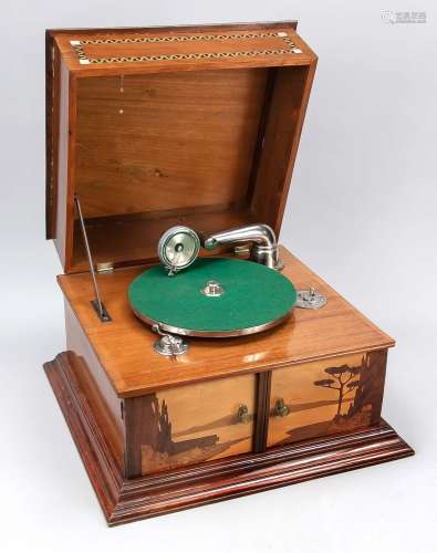 Gramophone, début du 20ème siècle, conception noble avec mar...