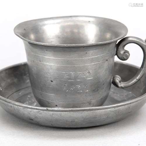 Tasse avec une soucoupe, datée 1822, la soucoupe avec 3 poin...