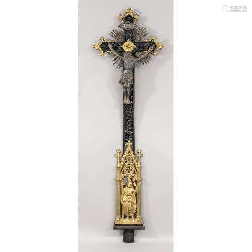 Christ en croix de style néo-gothique, fin du XIXe siècle, e...